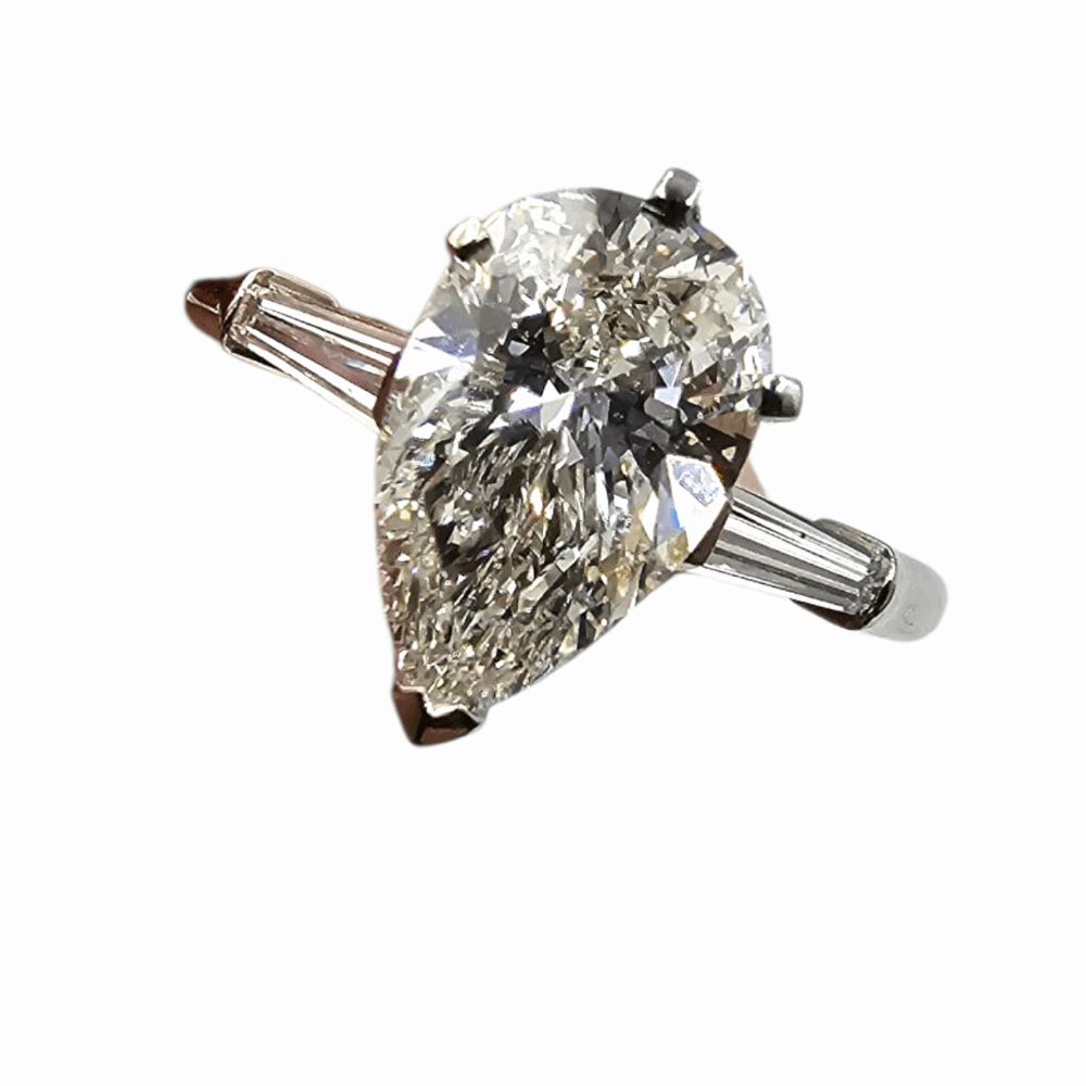Diamantring mit Tropfenschliff